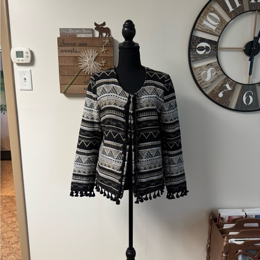 Sz M women’s Relativity tapestry jacket. Southwest pattern w fringe. Lined NWOT